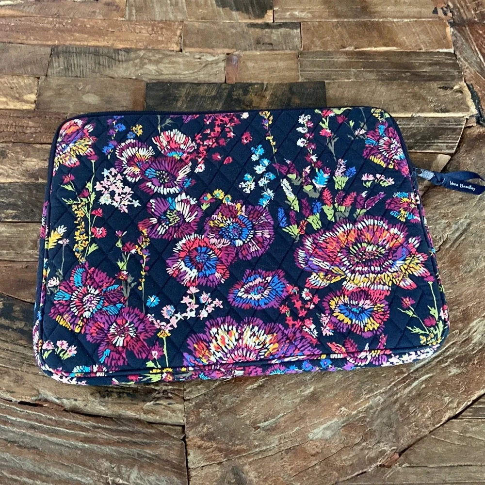 Vera Bradley navy floral zipper padded computer sleeve/bag